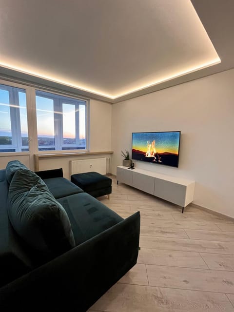 Communal lounge/ TV room, TV and multimedia, Living room, Seating area, Evening entertainment