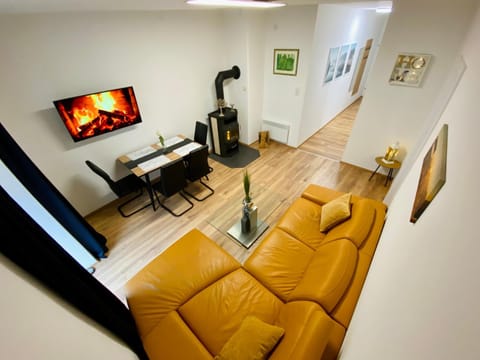TV and multimedia, Living room, Seating area, Evening entertainment