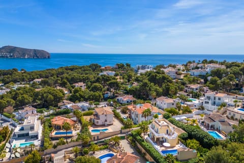 Property building, Nearby landmark, Day, Natural landscape, Bird's eye view, Beach, City view, Mountain view, Pool view, Sea view, Street view, Swimming pool, Location