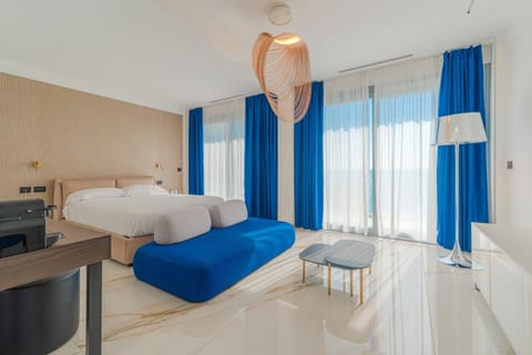 Bed, Photo of the whole room, Seating area, Bedroom