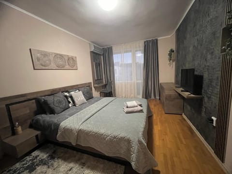 Център Варна апартамент с паркинг за нормална до средно голяма кола Apartment in Varna