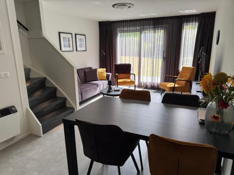 Living room, Food