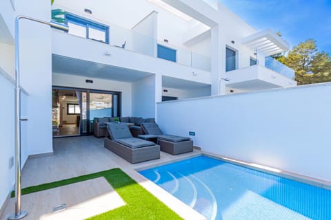 Patio, Balcony/Terrace, Swimming pool, Swimming pool, sunbed