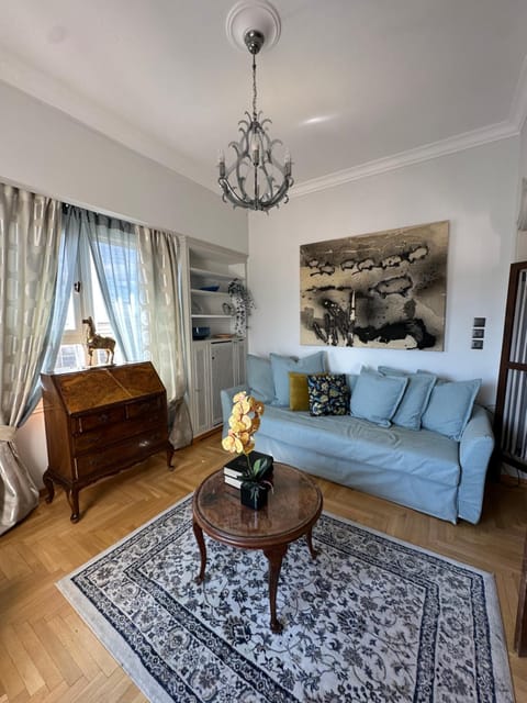Bed, Living room, Photo of the whole room