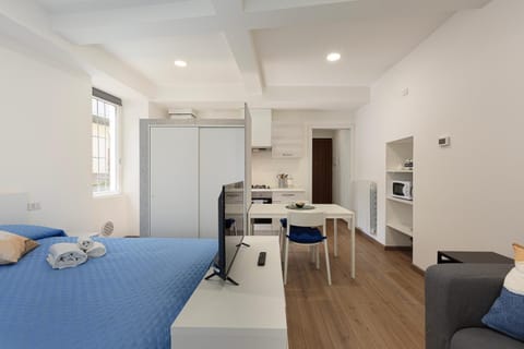 Bed, Kitchen or kitchenette