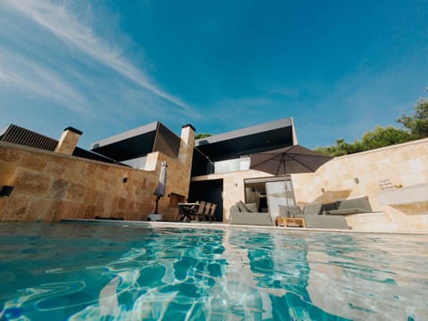 Facade/entrance, Swimming pool
