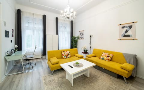TV and multimedia, Living room, Seating area, air conditioner