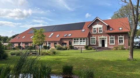 Property building, Facade/entrance, Garden, View (from property/room), Garden view