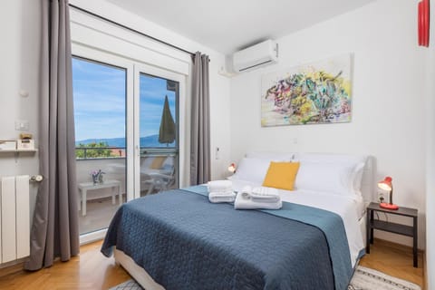 Bed, View (from property/room), Balcony/Terrace, Bedroom, air conditioner