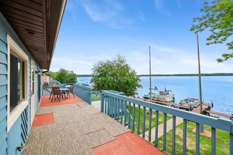 Fife Lake Lodge 2BR with Kitchen & Lake Views Apartment in Fife Lake