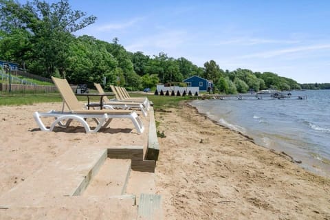 Fife Lake Lodge 2BR with Kitchen & Lake Views Apartment in Fife Lake