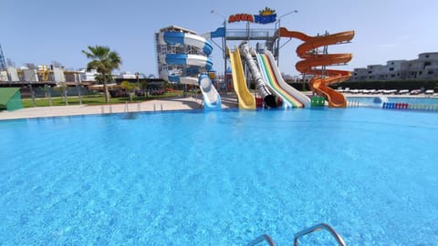 Communal lounge/ TV room, Aqua park, Evening entertainment, Pool view, Swimming pool