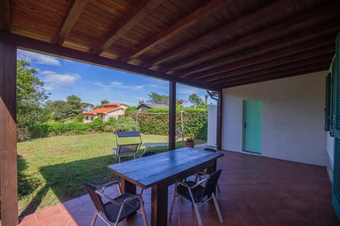 Patio, Garden, Dining area, Garden view