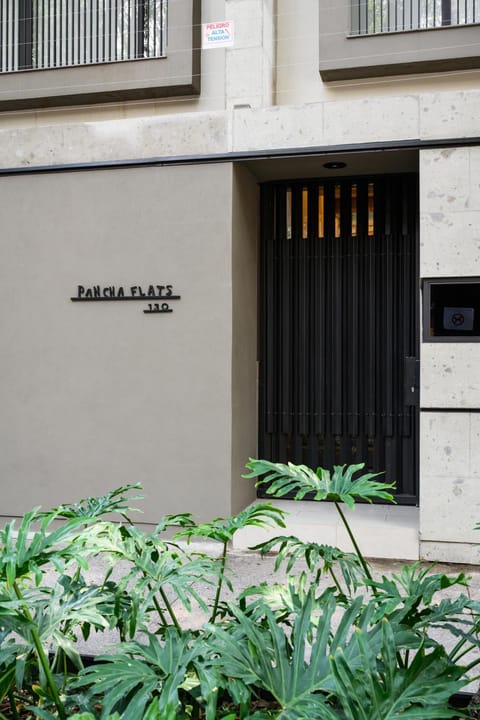 Property building, Facade/entrance