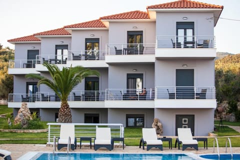 Property building, Balcony/Terrace, Swimming pool