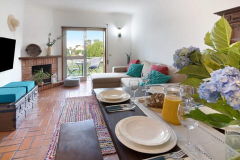 Retro Beach House Moledo Apartment in Viana do Castelo District, Portugal