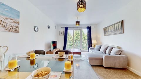 TV and multimedia, Living room, Dining area