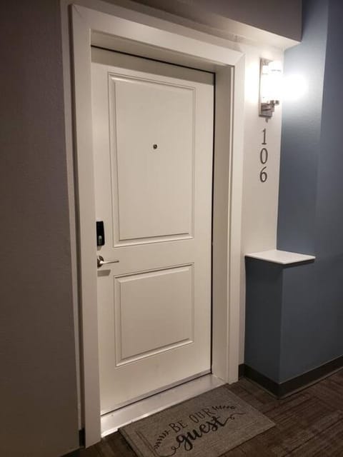 Monument Resort like amenities with King bd Qn bd Garage Fast WiFi Sleeps Apartment in Black Forest