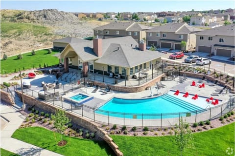 Resort Like Amenities King bd Qn bd Sofa bd Fast Wi-Fi Slps7 Apartment in Colorado Springs