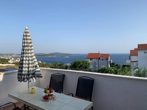Day, View (from property/room), Balcony/Terrace, Dining area, Sea view