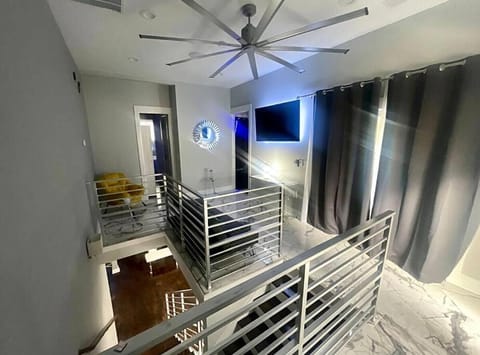 1966-Huge 4BR w/Rooftop Veranda House in Candler-McAfee