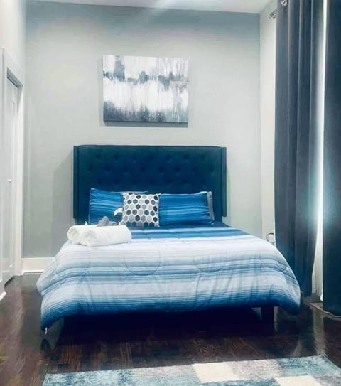 1966-Huge 4BR w/Rooftop Veranda House in Candler-McAfee