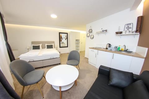 Kitchen or kitchenette, Seating area, Bedroom