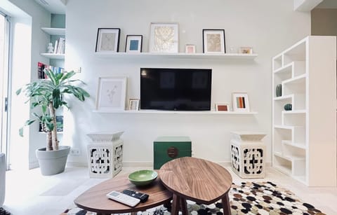 Communal lounge/ TV room, Living room