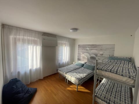 Bed, Photo of the whole room, Bedroom, bunk bed