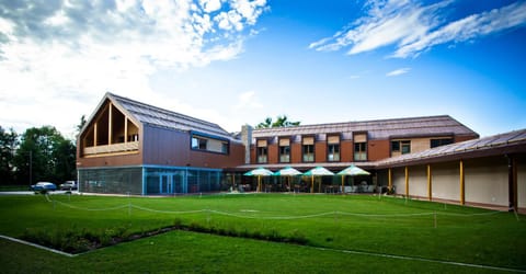 Facade/entrance