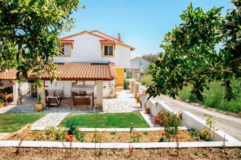 Property building, Spring, Day, BBQ facilities, Garden, Garden view