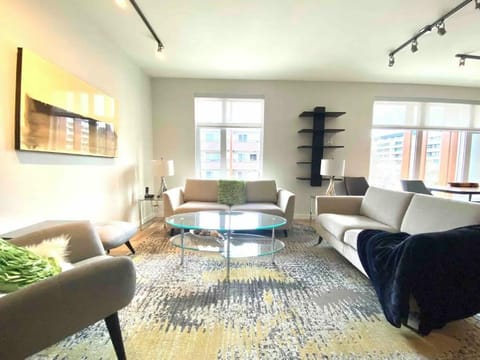 Brand New 3-Bedroom Condo in the Heart of Sidney Apartment hotel in Sidney