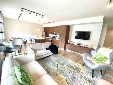 Brand New 3-Bedroom Condo in the Heart of Sidney Apartment hotel in Sidney