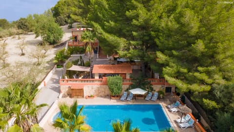 Property building, Day, Swimming pool, sunbed
