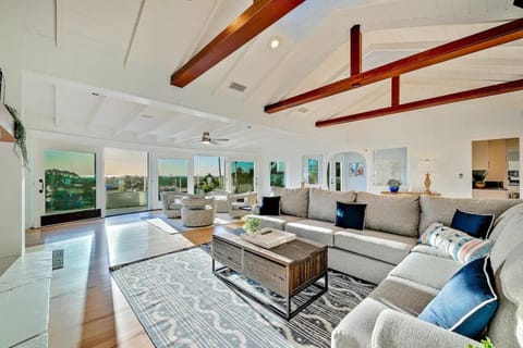 1185 Tamarack home House in Carlsbad