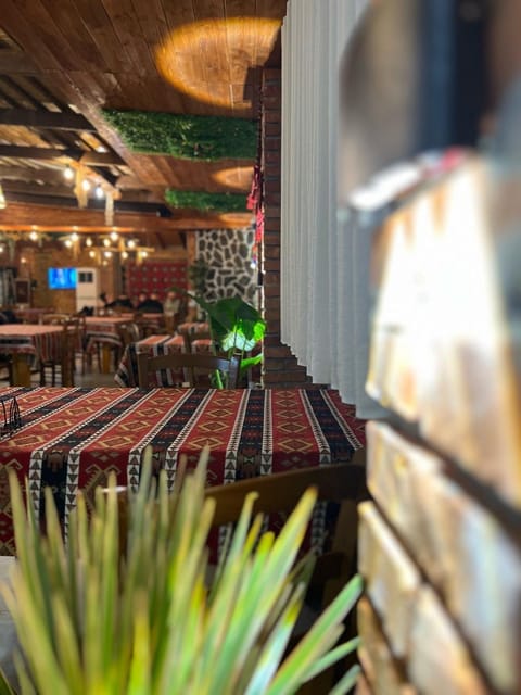 Restaurant/places to eat, Seating area, Evening entertainment
