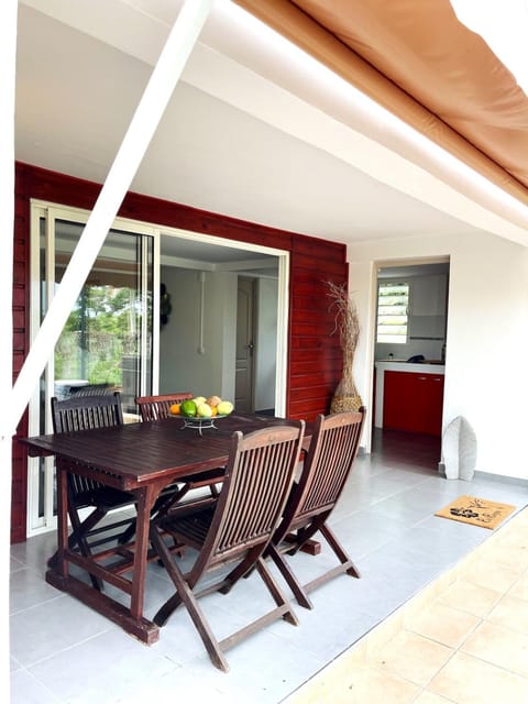 View (from property/room), Balcony/Terrace, Dining area