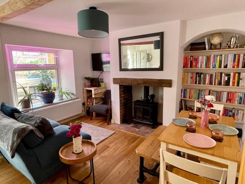 TV and multimedia, Living room, Seating area, Dining area, flat iron