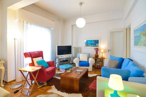 Communal lounge/ TV room, TV and multimedia, Living room, Seating area, Evening entertainment