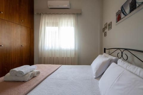 Bed, Photo of the whole room, Bedroom, towels, air conditioner