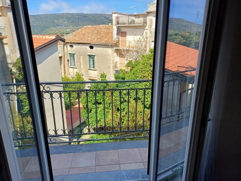Balcony/Terrace, Mountain view