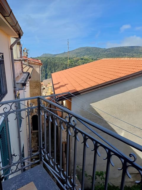 Balcony/Terrace, Mountain view