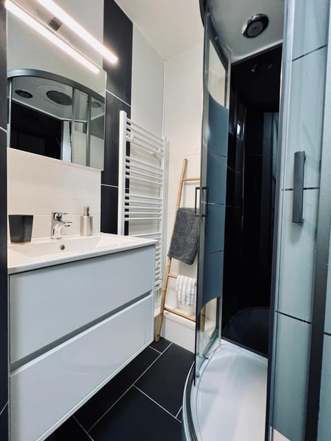 Shower, Bathroom