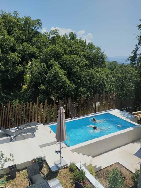 Pool view, Swimming pool, sunbed