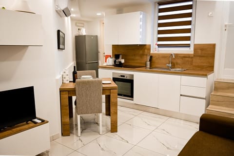 Coffee/tea facilities, Kitchen or kitchenette, oven, toaster
