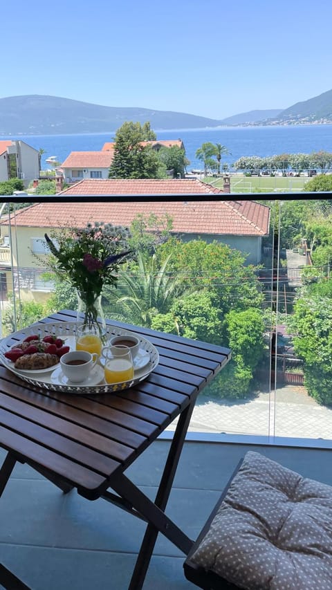 View (from property/room), Balcony/Terrace, Sea view