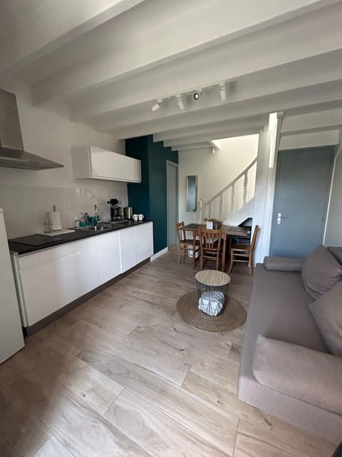 Kitchen or kitchenette, Living room