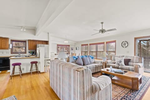 Homey 3BR Near Lake Dillon with Mountain Views House in Dillon