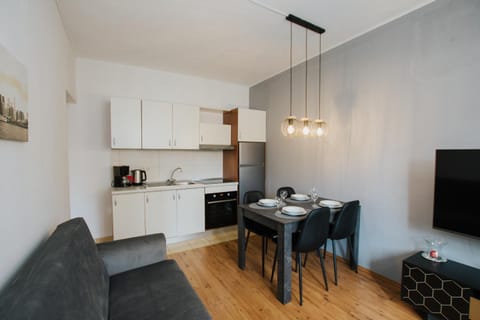 Living room, Dining area, pet friendly, stove