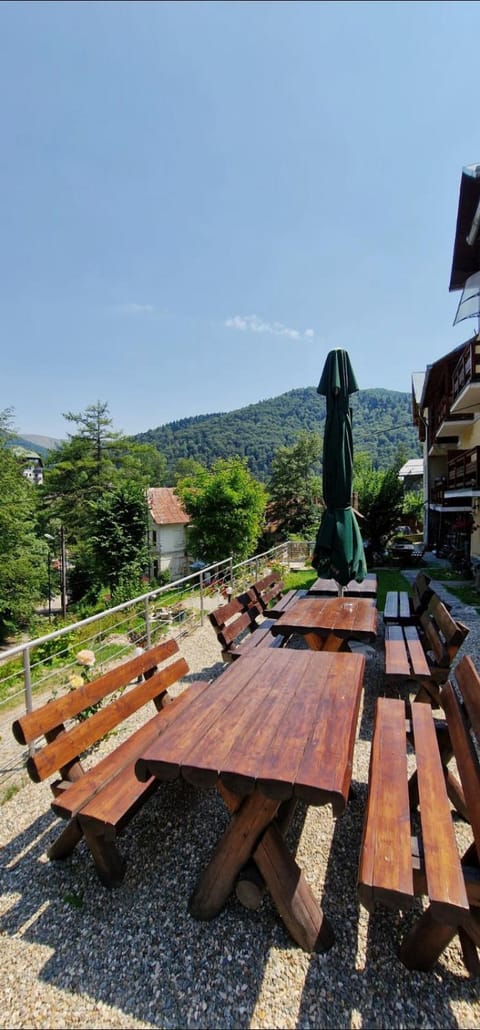 Day, Natural landscape, Dining area, Mountain view